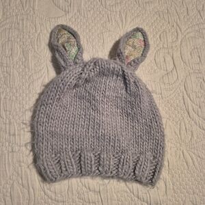 The The Blueberry Hill bunny ear beanie, 2-5 years gray flower fabric in ears